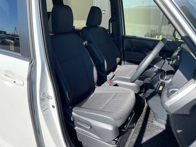 トヨタ ヴォクシー S－G 愛知県 2025(令7)年 1.1万km ホワイトパールクリスタルシャイン 純正10.5型ディスプレイオーディオナビ/両側パワースライドドア/レーダークルーズコントロール/バックカメラ/コーナーセンサー/純正アルミホイール/LEDヘッドライト/オートライト/ドライブレコーダー/ETC/衝突軽減システム/フルセグ/CD DVD/Bluetooth/ステアリングスイッチ/スマートキー/プッシュスタート