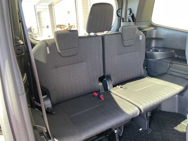 トヨタ ヴォクシー S－G 愛知県 2025(令7)年 1.1万km ホワイトパールクリスタルシャイン 純正10.5型ディスプレイオーディオナビ/両側パワースライドドア/レーダークルーズコントロール/バックカメラ/コーナーセンサー/純正アルミホイール/LEDヘッドライト/オートライト/ドライブレコーダー/ETC/衝突軽減システム/フルセグ/CD DVD/Bluetooth/ステアリングスイッチ/スマートキー/プッシュスタート