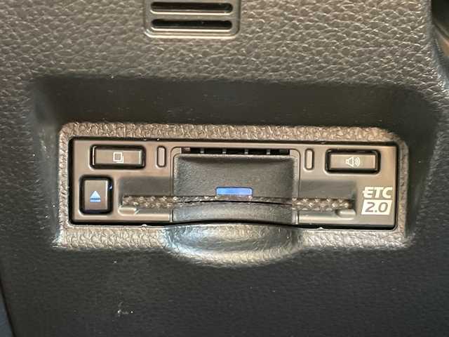 トヨタ ヴォクシー S－G 愛知県 2025(令7)年 1.1万km ホワイトパールクリスタルシャイン 純正10.5型ディスプレイオーディオナビ/両側パワースライドドア/レーダークルーズコントロール/バックカメラ/コーナーセンサー/純正アルミホイール/LEDヘッドライト/オートライト/ドライブレコーダー/ETC/衝突軽減システム/フルセグ/CD DVD/Bluetooth/ステアリングスイッチ/スマートキー/プッシュスタート