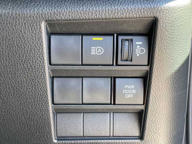 トヨタ ヴォクシー S－G 愛知県 2025(令7)年 1.1万km ホワイトパールクリスタルシャイン 純正10.5型ディスプレイオーディオナビ/両側パワースライドドア/レーダークルーズコントロール/バックカメラ/コーナーセンサー/純正アルミホイール/LEDヘッドライト/オートライト/ドライブレコーダー/ETC/衝突軽減システム/フルセグ/CD DVD/Bluetooth/ステアリングスイッチ/スマートキー/プッシュスタート