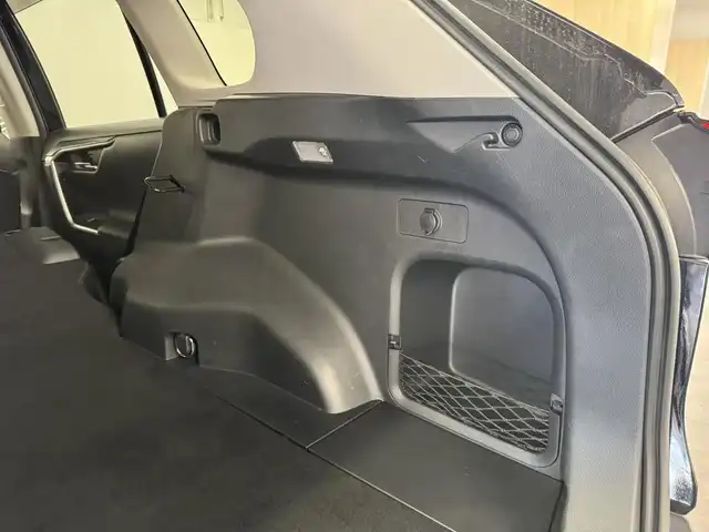 トヨタ ＲＡＶ４ G Zパッケージ 三重県 2020(令2)年 5.3万km アティチュードブラックマイカ ガソリン/フルタイム4WD/MTモード付インパネCVT/純正 9インチナビ NSZT-Y68T/（AM/FM/CD/DVD/TV/SD/SDREC/Bluetooth/USB/HDMI）/バックガイドモニター/モデリスタエアロ（F/S/R下）/ビルトイン ETC/Toyota Safety Sense/・プリクラッシュセーフティ［PCS］/・レーントレーシングアシスト［LTA］/・レーダークルコン/・オートハイビーム［AHB］/・インテリジェント クリアランスソナー（パーキングサポートブレーキ（静止物））/・リヤクロストライフィックオートブレーキ（PKSB（後方接近車両））＋ブラインドスポットモニター［BSM］/など/装備/・ハンズフリーパワーバックドア/・デジタルインナーミラー/・専用合皮シート（ブラック）/・シートヒーター（D/N）/・ステアリングヒーター/・パワーシート（Dメモリー付8way）/・左右独立オートエアコン/・オートライト/・LEDヘッドランプ/・フロントフォグランプ/・ステアリングスイッチ/・純正19inAW/・保/取/マルチ取/・スマートキーx2/など