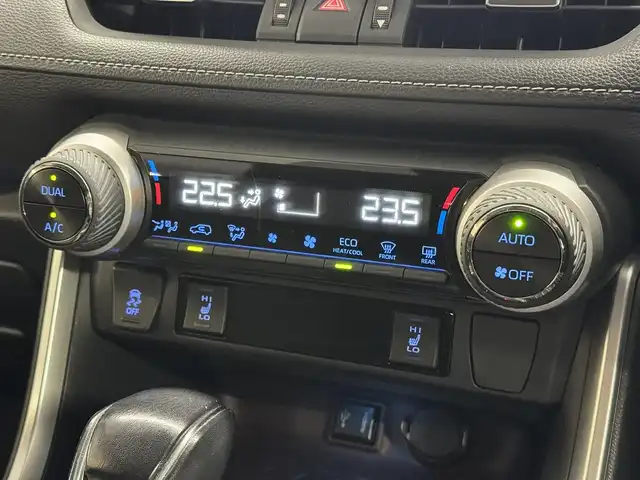 トヨタ ＲＡＶ４ G Zパッケージ 三重県 2020(令2)年 5.3万km アティチュードブラックマイカ ガソリン/フルタイム4WD/MTモード付インパネCVT/純正 9インチナビ NSZT-Y68T/（AM/FM/CD/DVD/TV/SD/SDREC/Bluetooth/USB/HDMI）/バックガイドモニター/モデリスタエアロ（F/S/R下）/ビルトイン ETC/Toyota Safety Sense/・プリクラッシュセーフティ［PCS］/・レーントレーシングアシスト［LTA］/・レーダークルコン/・オートハイビーム［AHB］/・インテリジェント クリアランスソナー（パーキングサポートブレーキ（静止物））/・リヤクロストライフィックオートブレーキ（PKSB（後方接近車両））＋ブラインドスポットモニター［BSM］/など/装備/・ハンズフリーパワーバックドア/・デジタルインナーミラー/・専用合皮シート（ブラック）/・シートヒーター（D/N）/・ステアリングヒーター/・パワーシート（Dメモリー付8way）/・左右独立オートエアコン/・オートライト/・LEDヘッドランプ/・フロントフォグランプ/・ステアリングスイッチ/・純正19inAW/・保/取/マルチ取/・スマートキーx2/など