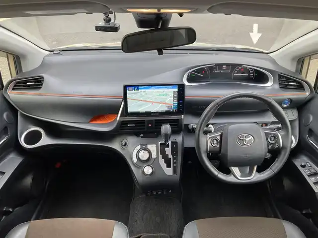 トヨタ シエンタ ハイブリッド G クエロ 兵庫県 2022(令4)年 8.9万km ブラックマイカ/ベージュ 2トーン ワンオーナー/社外9インチメモリーナビ(MDV-M909HDF)/フルセグTV/CD/DVD/Bluetooth/SD/FM/AM/バックカメラ/ETC/前ドライブレコーダー/両側パワースライドドア/プリクラッシュセーフティ/レーンディパーチャーアラート/パーキングサポートブレーキ/オートマチックハイビーム/先行車発進告知/前後クリアランスソナー/クルーズコントロール/ステアリングスイッチ/LEDヘッドライト/フォグランプ/オートライト/D/Nシートヒーター/ステアリングヒーター/プッシュスタート/電格ミラー/ドアバイザー/フロアマット/ISOFIX/スペアキー1本/新車時保証書/取扱説明書