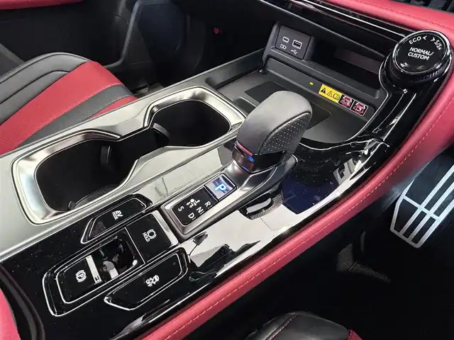 レクサス ＮＸ 350h Fスポーツ 埼玉県 2022(令4)年 2.5万km ホワイトノーヴァガラスフレーク パノラマルーフ/純正14インチディスプレイオーディオナビ/フルセグTV/レクサスセーフティシステム/全方位カメラ/赤革シート/デジタルインナーミラー/エアシート/シートヒーター/シートメモリー/前後ドライブレコーダー/三眼LEDヘッドライト/フォグランプ/オートライト/パワーバックドア/置くだけ充電/ハンドルヒーター/ステアリングスイッチ/パドルシフト/ブラインドスポットモニター/ETC2.0/プッシュスタート/スマートキー×2/カードキー/エアバック/新車保証書