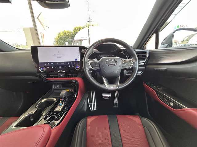 レクサス ＮＸ 350h Fスポーツ 埼玉県 2022(令4)年 2.5万km ホワイトノーヴァガラスフレーク AIS検査済み/パノラマルーフ/純正14インチディスプレイオーディオナビ/フルセグTV/レクサスセーフティシステム/全方位カメラ/赤革シート/デジタルインナーミラー/エアシート/シートヒーター/シートメモリー/前後ドライブレコーダー/三眼LEDヘッドライト/フォグランプ/オートライト/パワーバックドア/置くだけ充電/ハンドルヒーター/ステアリングスイッチ/パドルシフト/ブラインドスポットモニター/ETC2.0/プッシュスタート/スマートキー×2/カードキー/エアバック/新車保証書