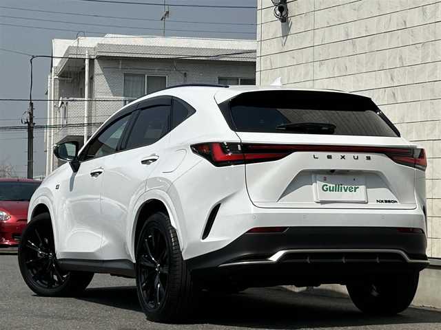 レクサス ＮＸ 350h Fスポーツ 埼玉県 2022(令4)年 2.5万km ホワイトノーヴァガラスフレーク AIS検査済み/パノラマルーフ/純正14インチディスプレイオーディオナビ/フルセグTV/レクサスセーフティシステム/全方位カメラ/赤革シート/デジタルインナーミラー/エアシート/シートヒーター/シートメモリー/前後ドライブレコーダー/三眼LEDヘッドライト/フォグランプ/オートライト/パワーバックドア/置くだけ充電/ハンドルヒーター/ステアリングスイッチ/パドルシフト/ブラインドスポットモニター/ETC2.0/プッシュスタート/スマートキー×2/カードキー/エアバック/新車保証書