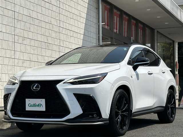 レクサス ＮＸ 350h Fスポーツ 埼玉県 2022(令4)年 2.5万km ホワイトノーヴァガラスフレーク AIS検査済み/パノラマルーフ/純正14インチディスプレイオーディオナビ/フルセグTV/レクサスセーフティシステム/全方位カメラ/赤革シート/デジタルインナーミラー/エアシート/シートヒーター/シートメモリー/前後ドライブレコーダー/三眼LEDヘッドライト/フォグランプ/オートライト/パワーバックドア/置くだけ充電/ハンドルヒーター/ステアリングスイッチ/パドルシフト/ブラインドスポットモニター/ETC2.0/プッシュスタート/スマートキー×2/カードキー/エアバック/新車保証書