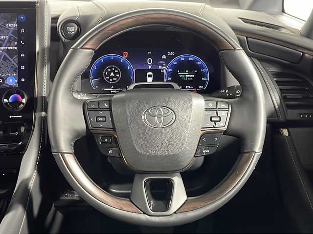 トヨタ アルファード Z 広島県 2024(令6)年 0.7万km プラチナホワイトパールマイカ 純正14型ディスプレイオーディオ/・メモリナビ/・AppleCarPlay/AndroidAuto/・フルセグTV/・USB入力/トヨタチームメイト/・アドバンストパーク/・アドバンストドライブ/ブラック合皮シート/パワーシート/シートヒーター/ベンチレーション/ステアリングヒーター/パワーオットマン/両側パワースライドドア/パワーバックドア/ブラインドスポットモニター/セーフティセンス/・プリクラッシュセーフティ/・フロントクロストラフィックアラート/・レーンチェンジアシスト/・レーントレーシングアシスト/・レーンディパーチャーアラート/・レーダークルーズコントロール/・アダプティブハイビーム/・プロアクティブドライビングアシスト/ETC2.0/ドライブレコーダー/USB/HDMI入力端子/三眼LEDヘッドランプ/純正18インチAW