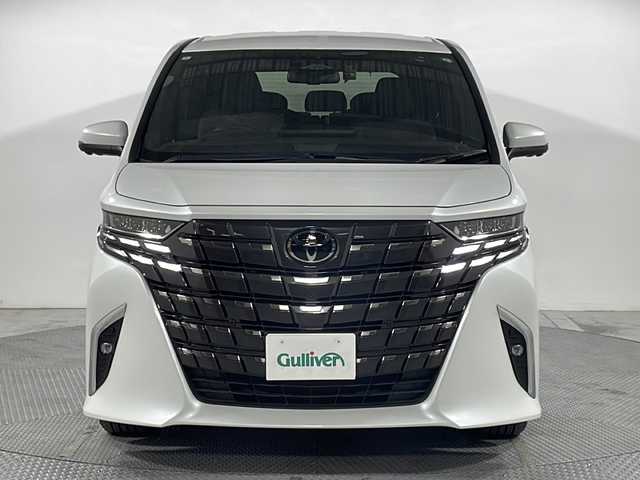 トヨタ アルファード Z 広島県 2024(令6)年 0.7万km プラチナホワイトパールマイカ 純正14型ディスプレイオーディオ/・メモリナビ/・AppleCarPlay/AndroidAuto/・フルセグTV/・USB入力/トヨタチームメイト/・アドバンストパーク/・アドバンストドライブ/ブラック合皮シート/パワーシート/シートヒーター/ベンチレーション/ステアリングヒーター/パワーオットマン/両側パワースライドドア/パワーバックドア/ブラインドスポットモニター/セーフティセンス/・プリクラッシュセーフティ/・フロントクロストラフィックアラート/・レーンチェンジアシスト/・レーントレーシングアシスト/・レーンディパーチャーアラート/・レーダークルーズコントロール/・アダプティブハイビーム/・プロアクティブドライビングアシスト/ETC2.0/ドライブレコーダー/USB/HDMI入力端子/三眼LEDヘッドランプ/純正18インチAW