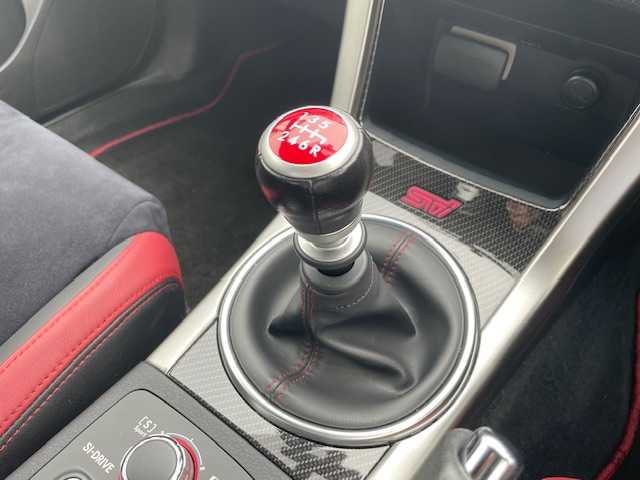 スバル ＷＲＸ ＳＴＩ STI 三重県 2016(平28)年 4.7万km クリスタルホワイトP 1オーナー/4WD/ターボ/STIフロントスポイラー/brembo製ブレーキ/235/45/R18インチENKEIアルミ/【STI純正AW積み込み】/ローダウン/フジツボマフラー/純正SDナビ/フルセグTV/【CD/DVD/SD/Bluetooth】/バックカメラ/ETC/ハーフレザーシート/オートライト/LEDヘッドライト/フロントフォグランプ/プッシュスタート/スマートキー/スペアキー/純正フロアマット