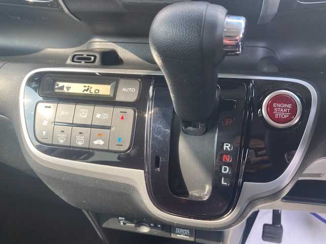 ホンダ Ｎ ＢＯＸ カスタム G Lパッケージ 三重県 2016(平28)年 8.4万km プレミアムホワイトパールⅡ (株)IDOMが運営する【じしゃロン四日市店】の自社ローン専用車両になります。こちらは現金またはオートローンご利用時の価格です。自社ローンご希望の方は別途その旨お申付け下さい/社外ナビ(MDV-X701)/(フルセグTV/CD/Bluetooth/USB)/バックカメラ/両側パワースライドドア/前後ドライブレコーダー/ビルトインETC/HIDヘッドライト/オートライト/純正14インチアルミホイール/純正フロアマット/スマートキー