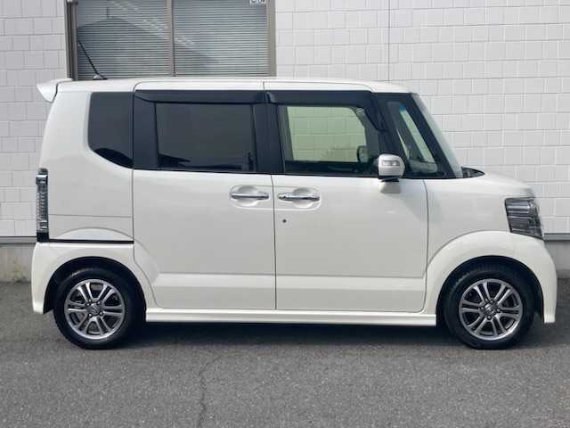 ホンダ Ｎ ＢＯＸ カスタム G Lパッケージ 三重県 2016(平28)年 8.4万km プレミアムホワイトパールⅡ (株)IDOMが運営する【じしゃロン四日市店】の自社ローン専用車両になります。こちらは現金またはオートローンご利用時の価格です。自社ローンご希望の方は別途その旨お申付け下さい/社外ナビ(MDV-X701)/(フルセグTV/CD/Bluetooth/USB)/バックカメラ/両側パワースライドドア/前後ドライブレコーダー/ビルトインETC/HIDヘッドライト/オートライト/純正14インチアルミホイール/純正フロアマット/スマートキー