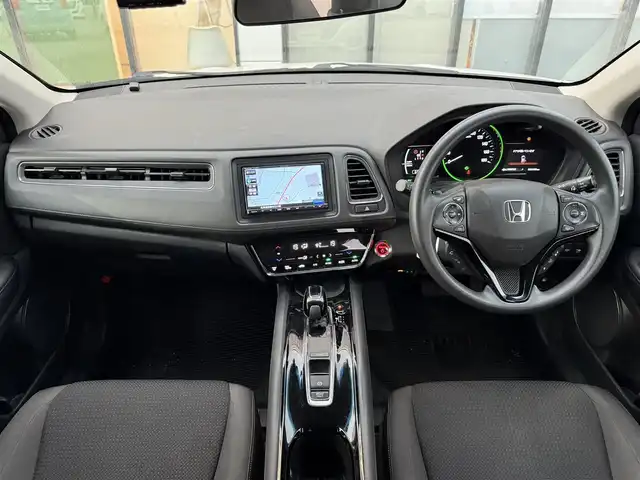 ホンダ ヴェゼル ハイブリッド ホンダセンシング 道南・函館 2020(令2)年 6.7万km プラチナホワイトパール 社外ナビ/ワンセグＴＶ/衝突軽減ブレーキ/エンジンスターター/クルーズコントロール/寒冷地仕様/ＥＴＣ/バックカメラ/レーンキープアシスト/オートライト/オートブレーキホールド/パドルシフト