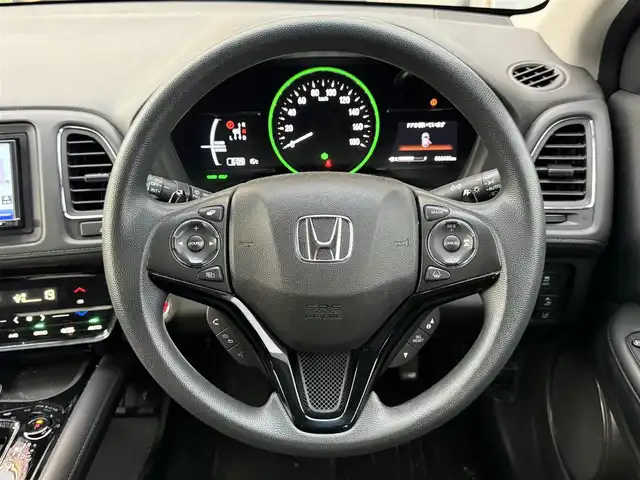 ホンダ ヴェゼル ハイブリッド ホンダセンシング 道南・函館 2020(令2)年 6.7万km プラチナホワイトパール 社外ナビ/ワンセグＴＶ/衝突軽減ブレーキ/エンジンスターター/クルーズコントロール/寒冷地仕様/ＥＴＣ/バックカメラ/レーンキープアシスト/オートライト/オートブレーキホールド/パドルシフト