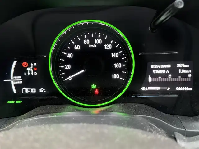 ホンダ ヴェゼル ハイブリッド ホンダセンシング 道南・函館 2020(令2)年 6.7万km プラチナホワイトパール 社外ナビ/ワンセグＴＶ/衝突軽減ブレーキ/エンジンスターター/クルーズコントロール/寒冷地仕様/ＥＴＣ/バックカメラ/レーンキープアシスト/オートライト/オートブレーキホールド/パドルシフト