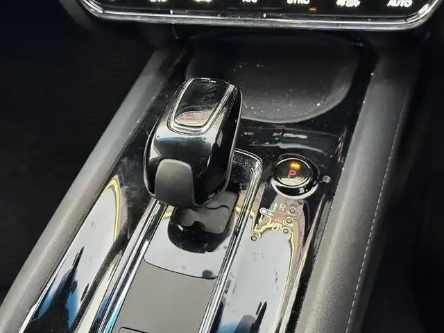 ホンダ ヴェゼル ハイブリッド ホンダセンシング 道南・函館 2020(令2)年 6.7万km プラチナホワイトパール 社外ナビ/ワンセグＴＶ/衝突軽減ブレーキ/エンジンスターター/クルーズコントロール/寒冷地仕様/ＥＴＣ/バックカメラ/レーンキープアシスト/オートライト/オートブレーキホールド/パドルシフト