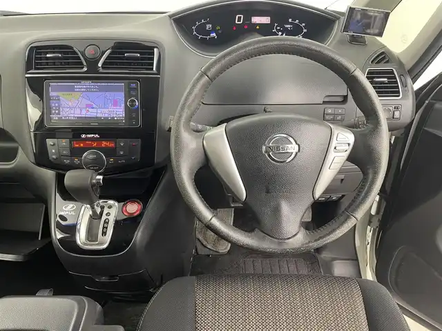日産 セレナ ハイウェイスター Sハイブリッド 埼玉県 2014(平26)年 7.4万km ブリリアントホワイトパール 純正ナビ/クルーズコントロール/全方位カメラ/両側パワースライドドア/ドライブレコーダー/フルセグTV/プッシュスタート/純正フロアマット/純正アルミホイール/パワーステアリング/パワーウィンドウ