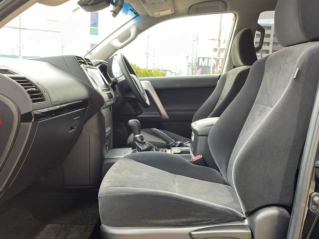 トヨタ ランドクルーザー プラド TX 静岡県 2018(平30)年 5.3万km ブラック 4WD/純正9インチSDナビ(NSZT-Y66T)/CD/DVD/BT/フルセグテレビ/バックカメラ/ETC/衝突被害軽減ブレーキ/レーンキープアシスト/クルーズコントロール/ステアリングスイッチ/スマートキー/プッシュスタート/LEDヘッドライト/オートライト/オートハイビーム/フォグランプ