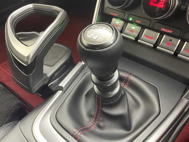 トヨタ ＧＲ８６ RZ 茨城県 2023(令5)年 2.7万km クリスタルホワイトパール プッシュスタート/スマートキー/スペアキー/追従型クルーズコントロール/純正9インチナビ/フルセグ/Bluetooth/DVD/CD/AMFM/純正フロアマット/D＋N席シートヒーター/ハーフレザーシート/リアフォグランプ