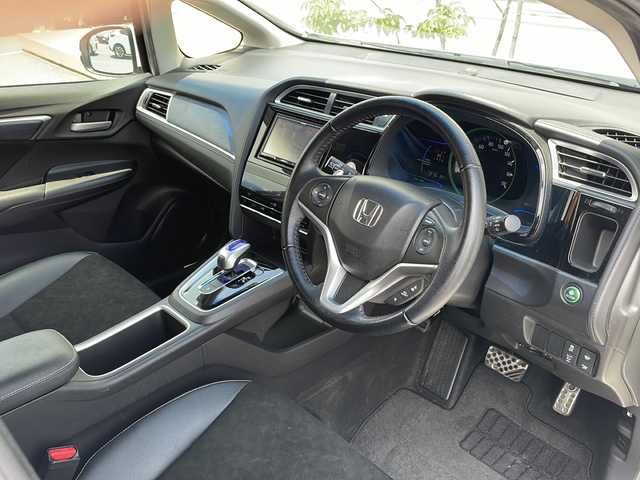 ホンダ シャトル ハイブリッド X スタイルED 青森県 2016(平28)年 8.4万km ホワイトオーキッドパール 4WD/社外メモリナビ・ワンセグＴＶ/バックカメラ/合皮コンビシート/あんしんパッケージ/衝突軽減ブレーキ/クルーズコントロール/ワイパーデアイサー/ビルトインETC/サイド・カーテンエアバッグ/LEDヘッドライト/フォグランプ/純正15インチアル/スマートキー/プッシュスタート