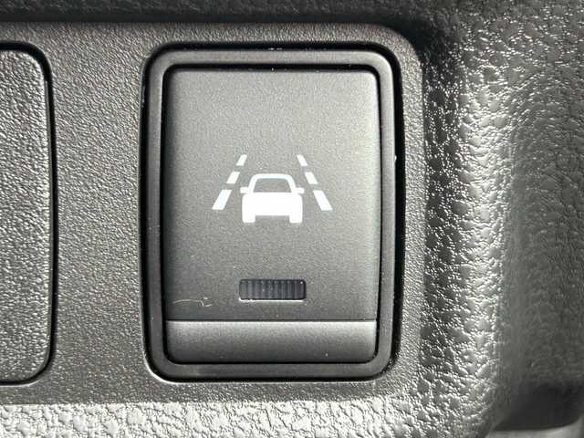 日産 ノート e－パワー メダリスト 静岡県 2018(平30)年 0.7万km スーパーブラック エマージェンシーブレーキ/純正ナビ/ドラレコ/クルコン/全周囲カメラ/車線逸脱警報/純正フロアマット/ＬＥＤヘッド/フォグライト/プッシュスタート/スマートキー/デジタルミラー/純正１５ＡＷ