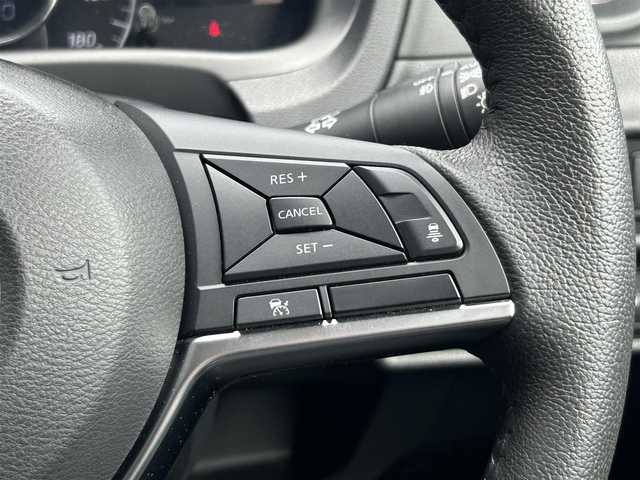 日産 ノート e－パワー メダリスト 静岡県 2018(平30)年 0.7万km スーパーブラック エマージェンシーブレーキ/純正ナビ/ドラレコ/クルコン/全周囲カメラ/車線逸脱警報/純正フロアマット/ＬＥＤヘッド/フォグライト/プッシュスタート/スマートキー/デジタルミラー/純正１５ＡＷ