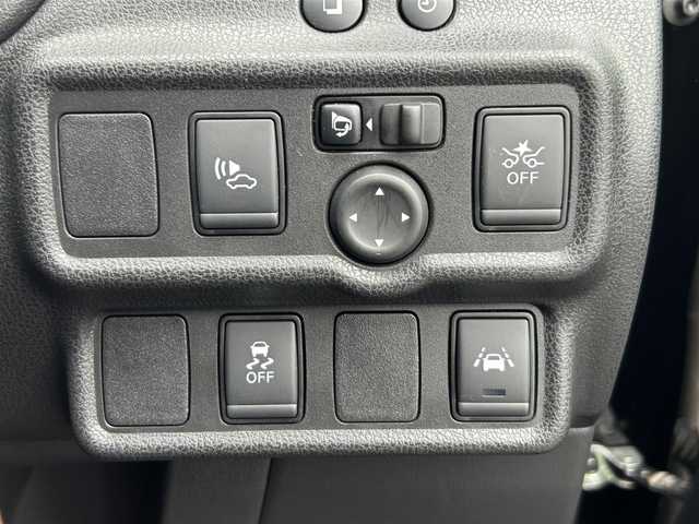 日産 ノート e－パワー メダリスト 静岡県 2018(平30)年 0.7万km スーパーブラック エマージェンシーブレーキ/純正ナビ/ドラレコ/クルコン/全周囲カメラ/車線逸脱警報/純正フロアマット/ＬＥＤヘッド/フォグライト/プッシュスタート/スマートキー/デジタルミラー/純正１５ＡＷ