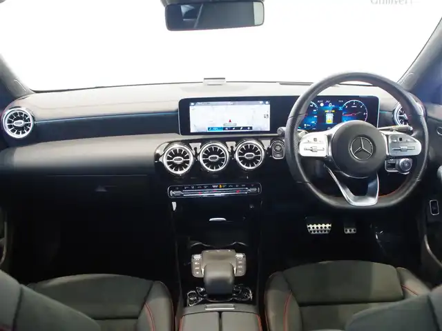 メルセデス・ベンツ ＣＬＡ２００ｄ AMGライン 岐阜県 2020(令2)年 3.4万km シルバー パノラミックスライディングルーフ/レーダーセーフティパッケージ/　アクティブディスタンスアシストディストロニック/　アクティブブレーキアシスト/　PRE-SAFE/　PRE-SAFEプラス/　アクティブブラインドスポットアシスト/　アクティブステアリングアシスト/　アクティブレーンチェンジングアシスト/　アクティブエマージェンシーストップアシスト/AMGライン/　AMGスタイリングパッケージ/　マルチビームLEDヘッドライト/　アダプティブハイビームアシスト/　アンビエントライト/アドバンスドパッケージ/　360°カメラ/　ヘッドアップディスプレイ/　アドバンスドサウンドシステム/MBUXナビ―ションシステム/フルセグTV/Bluetooth/USB