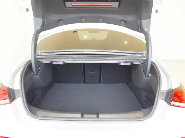 メルセデス・ベンツ ＣＬＡ２００ｄ AMGライン 岐阜県 2020(令2)年 3.4万km シルバー パノラミックスライディングルーフ/レーダーセーフティパッケージ/　アクティブディスタンスアシストディストロニック/　アクティブブレーキアシスト/　PRE-SAFE/　PRE-SAFEプラス/　アクティブブラインドスポットアシスト/　アクティブステアリングアシスト/　アクティブレーンチェンジングアシスト/　アクティブエマージェンシーストップアシスト/AMGライン/　AMGスタイリングパッケージ/　マルチビームLEDヘッドライト/　アダプティブハイビームアシスト/　アンビエントライト/アドバンスドパッケージ/　360°カメラ/　ヘッドアップディスプレイ/　アドバンスドサウンドシステム/MBUXナビ―ションシステム/フルセグTV/Bluetooth/USB