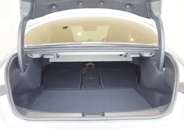 メルセデス・ベンツ ＣＬＡ２００ｄ AMGライン 岐阜県 2020(令2)年 3.4万km シルバー パノラミックスライディングルーフ/レーダーセーフティパッケージ/　アクティブディスタンスアシストディストロニック/　アクティブブレーキアシスト/　PRE-SAFE/　PRE-SAFEプラス/　アクティブブラインドスポットアシスト/　アクティブステアリングアシスト/　アクティブレーンチェンジングアシスト/　アクティブエマージェンシーストップアシスト/AMGライン/　AMGスタイリングパッケージ/　マルチビームLEDヘッドライト/　アダプティブハイビームアシスト/　アンビエントライト/アドバンスドパッケージ/　360°カメラ/　ヘッドアップディスプレイ/　アドバンスドサウンドシステム/MBUXナビ―ションシステム/フルセグTV/Bluetooth/USB