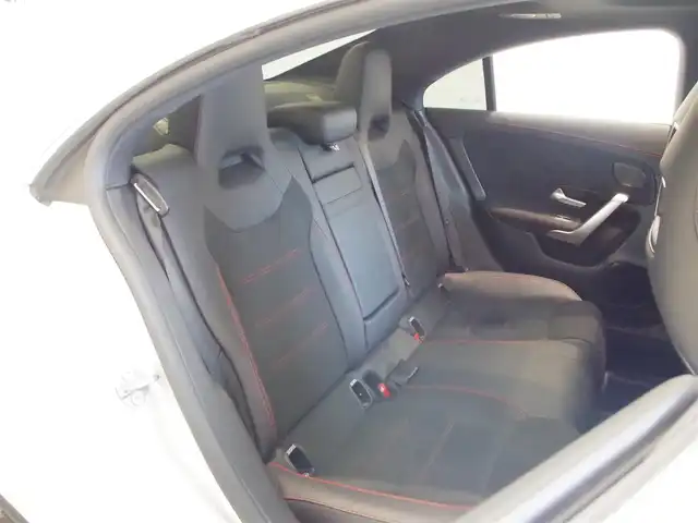 メルセデス・ベンツ ＣＬＡ２００ｄ AMGライン 岐阜県 2020(令2)年 3.4万km シルバー パノラミックスライディングルーフ/レーダーセーフティパッケージ/　アクティブディスタンスアシストディストロニック/　アクティブブレーキアシスト/　PRE-SAFE/　PRE-SAFEプラス/　アクティブブラインドスポットアシスト/　アクティブステアリングアシスト/　アクティブレーンチェンジングアシスト/　アクティブエマージェンシーストップアシスト/AMGライン/　AMGスタイリングパッケージ/　マルチビームLEDヘッドライト/　アダプティブハイビームアシスト/　アンビエントライト/アドバンスドパッケージ/　360°カメラ/　ヘッドアップディスプレイ/　アドバンスドサウンドシステム/MBUXナビ―ションシステム/フルセグTV/Bluetooth/USB