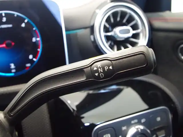 メルセデス・ベンツ ＣＬＡ２００ｄ AMGライン 岐阜県 2020(令2)年 3.4万km シルバー パノラミックスライディングルーフ/レーダーセーフティパッケージ/　アクティブディスタンスアシストディストロニック/　アクティブブレーキアシスト/　PRE-SAFE/　PRE-SAFEプラス/　アクティブブラインドスポットアシスト/　アクティブステアリングアシスト/　アクティブレーンチェンジングアシスト/　アクティブエマージェンシーストップアシスト/AMGライン/　AMGスタイリングパッケージ/　マルチビームLEDヘッドライト/　アダプティブハイビームアシスト/　アンビエントライト/アドバンスドパッケージ/　360°カメラ/　ヘッドアップディスプレイ/　アドバンスドサウンドシステム/MBUXナビ―ションシステム/フルセグTV/Bluetooth/USB