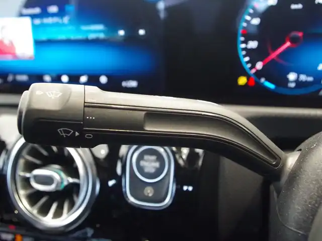 メルセデス・ベンツ ＣＬＡ２００ｄ AMGライン 岐阜県 2020(令2)年 3.4万km シルバー パノラミックスライディングルーフ/レーダーセーフティパッケージ/　アクティブディスタンスアシストディストロニック/　アクティブブレーキアシスト/　PRE-SAFE/　PRE-SAFEプラス/　アクティブブラインドスポットアシスト/　アクティブステアリングアシスト/　アクティブレーンチェンジングアシスト/　アクティブエマージェンシーストップアシスト/AMGライン/　AMGスタイリングパッケージ/　マルチビームLEDヘッドライト/　アダプティブハイビームアシスト/　アンビエントライト/アドバンスドパッケージ/　360°カメラ/　ヘッドアップディスプレイ/　アドバンスドサウンドシステム/MBUXナビ―ションシステム/フルセグTV/Bluetooth/USB