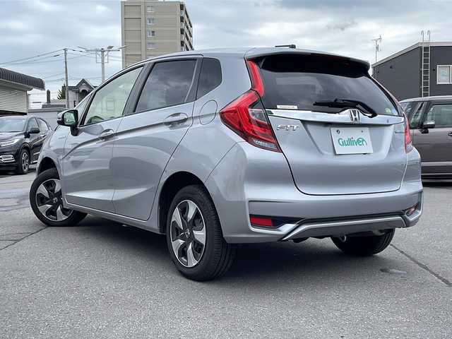 ホンダ フィット ハイブリット F 道北・旭川 2019(平31)年 3.6万km ルナシルバーM ・４ＷＤ/・禁煙車/・純正メモリーナビ/　ＣＤ・ＳＤ・ＢＴ/　バックカメラ/・ホンダセンシング/　アクティブクルーズコントロール/　衝突軽減ブレーキ/　先行車発進お知らせ/　路外逸脱抑制機能/　レーンキープアシスト/　標識認識機能/・スマートキー/・ワイパーデアイサー/・スチールAW冬タイヤ185/60/15積込/・ビルトインETC/　