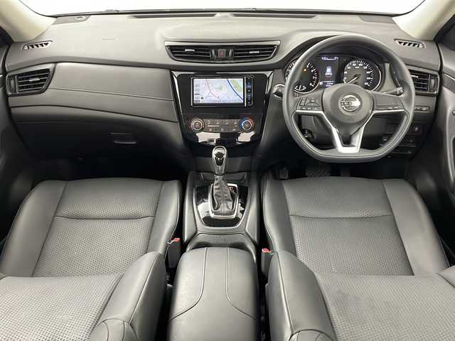 日産 エクストレイル 20S Vセレクション 道央・札幌 2022(令4)年 0.9万km ブリリアントホワイトパール ・ワンオーナー/・社外SDナビ&フルセグ&CD&DVD&/・バックカメラ/・社外ドライブレコーダー/・インテリジェントエマージェンシーブレーキ/・インテリジェントFCW/・標識認識機能/・踏み間違い衝突防止アシスト/・後側方車両検知警報/・車線逸脱防止支援システム/・後退時車両検知警報/・フロントリアソナー/・ダウンヒルアシストコントロール/・アイドリングストップ/・横滑り防止/・ECO MODE/・ステアリングスイッチ/・プッシュスタート/・ヘッドライトレベライザー/・オートライト/・スマートキー/・保証書/・取扱説明書/・純正AW付サマータイヤ積込