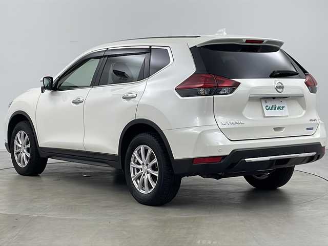 日産 エクストレイル 20S Vセレクション 道央・札幌 2022(令4)年 0.9万km ブリリアントホワイトパール ・ワンオーナー/・社外SDナビ&フルセグ&CD&DVD&/・バックカメラ/・社外ドライブレコーダー/・インテリジェントエマージェンシーブレーキ/・インテリジェントFCW/・標識認識機能/・踏み間違い衝突防止アシスト/・後側方車両検知警報/・車線逸脱防止支援システム/・後退時車両検知警報/・フロントリアソナー/・ダウンヒルアシストコントロール/・アイドリングストップ/・横滑り防止/・ECO MODE/・ステアリングスイッチ/・プッシュスタート/・ヘッドライトレベライザー/・オートライト/・スマートキー/・保証書/・取扱説明書/・純正AW付サマータイヤ積込