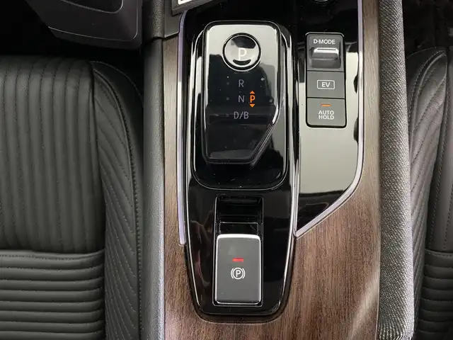 日産 オーラ G レザーエディション 鹿児島県 2021(令3)年 1.6万km ダークメタルグレー ワンオーナー/プロパイロット/純正ナビ//ナビ/フルセグ/USB/BT/HDMI//前席USB/後席USB/ビルトインETC/デジタルインナーミラー/前ドライブレコーダー/バック・全方位カメラ/電格ミラー/前後クリアランスソナー/本革巻きステアリング/ステアリングスイッチ/純正フロアマット/純正AW/純正ドアバイザー/プッシュスタート/LEDヘッドライト/オートライト/オートマチックハイビーム/フォグランプ/エマージェンシーブレーキ/レーンキープアシスト/Wエアバッグ/サイドエアバッグ/取扱説明書/保証書/スペアキー