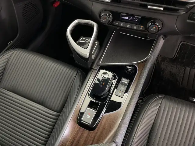 日産 オーラ G レザーエディション 鹿児島県 2021(令3)年 1.6万km ダークメタルグレー ワンオーナー/プロパイロット/純正ナビ//ナビ/フルセグ/USB/BT/HDMI//前席USB/後席USB/ビルトインETC/デジタルインナーミラー/前ドライブレコーダー/バック・全方位カメラ/電格ミラー/前後クリアランスソナー/本革巻きステアリング/ステアリングスイッチ/純正フロアマット/純正AW/純正ドアバイザー/プッシュスタート/LEDヘッドライト/オートライト/オートマチックハイビーム/フォグランプ/エマージェンシーブレーキ/レーンキープアシスト/Wエアバッグ/サイドエアバッグ/取扱説明書/保証書/スペアキー