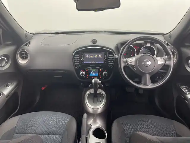 日産 ジューク 15RX Vセレクション 群馬県 2017(平29)年 6.3万km ダークメタルグレー 純正ナビ 全周囲カメラ　衝突被害軽減ブレーキ　純正ビルトインETC アイドリングストップ　レザーステアリング　車線逸脱警報　スマートキー　プッシュスタート　純正17インチアルミホイール　禁煙車