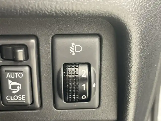 日産 ジューク 15RX Vセレクション 群馬県 2017(平29)年 6.3万km ダークメタルグレー 純正ナビ 全周囲カメラ　衝突被害軽減ブレーキ　純正ビルトインETC アイドリングストップ　レザーステアリング　車線逸脱警報　スマートキー　プッシュスタート　純正17インチアルミホイール　禁煙車