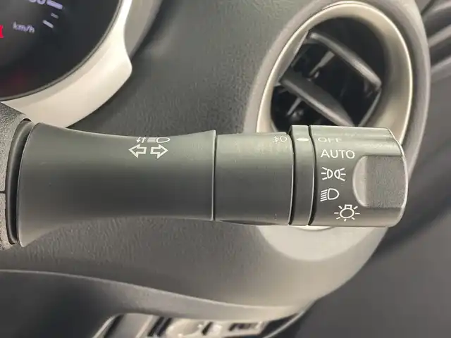 日産 ジューク 15RX Vセレクション 群馬県 2017(平29)年 6.3万km ダークメタルグレー 純正ナビ 全周囲カメラ　衝突被害軽減ブレーキ　純正ビルトインETC アイドリングストップ　レザーステアリング　車線逸脱警報　スマートキー　プッシュスタート　純正17インチアルミホイール　禁煙車