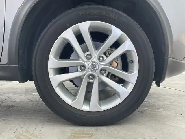 日産 ジューク 15RX Vセレクション 群馬県 2017(平29)年 6.3万km ダークメタルグレー 純正ナビ 全周囲カメラ　衝突被害軽減ブレーキ　純正ビルトインETC アイドリングストップ　レザーステアリング　車線逸脱警報　スマートキー　プッシュスタート　純正17インチアルミホイール　禁煙車