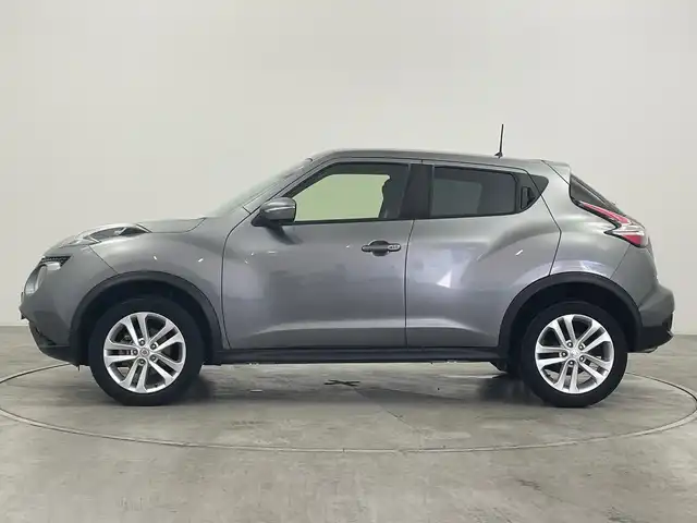 日産 ジューク 15RX Vセレクション 群馬県 2017(平29)年 6.3万km ダークメタルグレー 純正ナビ 全周囲カメラ　衝突被害軽減ブレーキ　純正ビルトインETC アイドリングストップ　レザーステアリング　車線逸脱警報　スマートキー　プッシュスタート　純正17インチアルミホイール　禁煙車