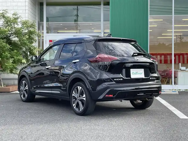 日産 キックス X 岡山県 2022(令4)年 6.8万km ピュアブラック 純正9インチナビ/フルセグTV、CD、DVD、Bluetooth、AM、FM/全方位カメラ/インテリジェントルームミラー/ETC/前席シートヒーター/ハーフレザーシート/ステアリングヒーター