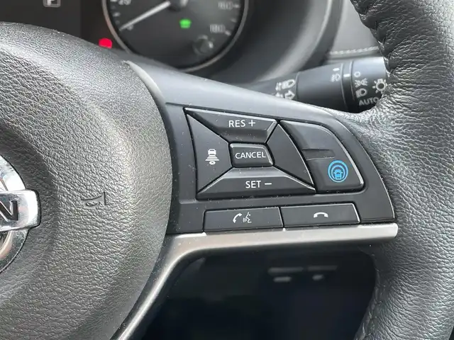 日産 キックス X 岡山県 2022(令4)年 6.8万km ピュアブラック 純正9インチナビ/フルセグTV、CD、DVD、Bluetooth、AM、FM/全方位カメラ/インテリジェントルームミラー/ETC/前席シートヒーター/ハーフレザーシート/ステアリングヒーター