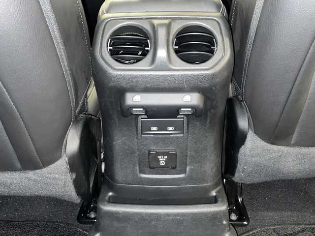 クライスラー・ジープ ジープ ラングラー アンリミテッド サハラ 新潟県 2023(令5)年 2.1万km ブラック 社外装備品/・エクストリームJ 17インチアルミホイール/・ヨコハマ ジオランダーM/Tタイヤ/・Smittybilt製ルーフラック /標準装備品/・純正ナビUconnect/8.4インチVGAタッチパネルモニター（AM/FMラジオ/フルセグ/Bluetooth/AUX/Apple CarPlay / Android Auto）/・フロント/サイド/リアカメラ/・サブウーハー付アルパイン製プレミアムスピーカー（9基）/・アダクティブクルーズコントロール（STOP機能付）/・ParkSenseフロント・リアパークアシスト　/・レザーシート/・フロントシートヒーター/・ステアリングヒーター/・ETC（DSRC）/・LEDライト（ヘッドライト、フロントフォグランプ、 テールランプ）/・115V アクセサリー電源アウトレット