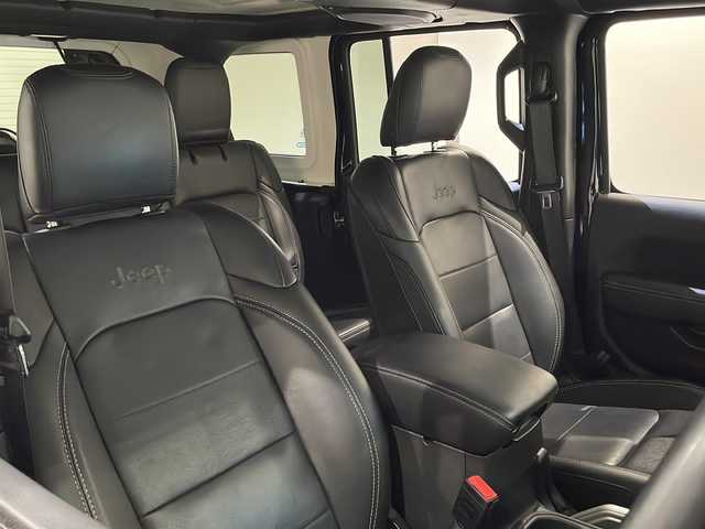 クライスラー・ジープ ジープ ラングラー アンリミテッド サハラ 新潟県 2023(令5)年 2.1万km ブラック 社外装備品/・エクストリームJ 17インチアルミホイール/・ヨコハマ ジオランダーM/Tタイヤ/・Smittybilt製ルーフラック /標準装備品/・純正ナビUconnect/8.4インチVGAタッチパネルモニター（AM/FMラジオ/フルセグ/Bluetooth/AUX/Apple CarPlay / Android Auto）/・フロント/サイド/リアカメラ/・サブウーハー付アルパイン製プレミアムスピーカー（9基）/・アダクティブクルーズコントロール（STOP機能付）/・ParkSenseフロント・リアパークアシスト　/・レザーシート/・フロントシートヒーター/・ステアリングヒーター/・ETC（DSRC）/・LEDライト（ヘッドライト、フロントフォグランプ、 テールランプ）/・115V アクセサリー電源アウトレット