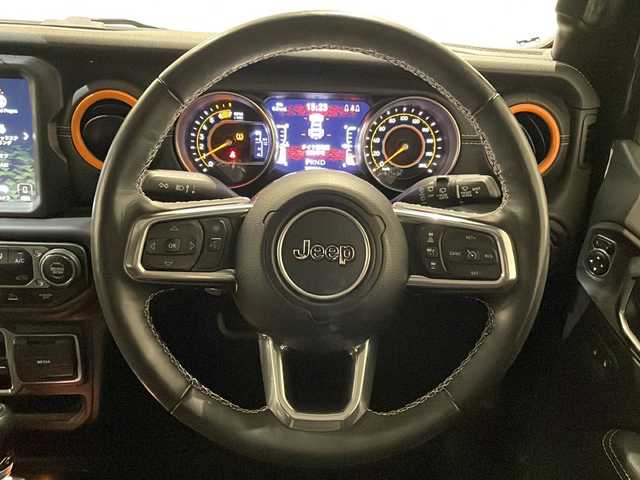 クライスラー・ジープ ジープ ラングラー アンリミテッド サハラ 新潟県 2023(令5)年 2.1万km ブラック 社外装備品/・エクストリームJ 17インチアルミホイール/・ヨコハマ ジオランダーM/Tタイヤ/・Smittybilt製ルーフラック /標準装備品/・純正ナビUconnect/8.4インチVGAタッチパネルモニター（AM/FMラジオ/フルセグ/Bluetooth/AUX/Apple CarPlay / Android Auto）/・フロント/サイド/リアカメラ/・サブウーハー付アルパイン製プレミアムスピーカー（9基）/・アダクティブクルーズコントロール（STOP機能付）/・ParkSenseフロント・リアパークアシスト　/・レザーシート/・フロントシートヒーター/・ステアリングヒーター/・ETC（DSRC）/・LEDライト（ヘッドライト、フロントフォグランプ、 テールランプ）/・115V アクセサリー電源アウトレット