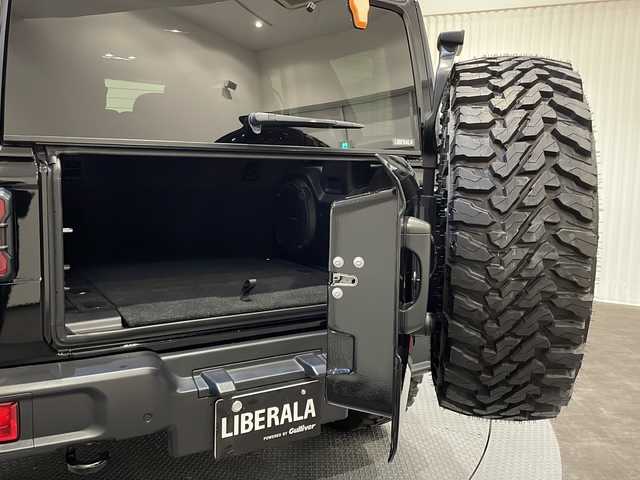 クライスラー・ジープ ジープ ラングラー アンリミテッド サハラ 新潟県 2023(令5)年 2.1万km ブラック 社外装備品/・エクストリームJ 17インチアルミホイール/・ヨコハマ ジオランダーM/Tタイヤ/・Smittybilt製ルーフラック /標準装備品/・純正ナビUconnect/8.4インチVGAタッチパネルモニター（AM/FMラジオ/フルセグ/Bluetooth/AUX/Apple CarPlay / Android Auto）/・フロント/サイド/リアカメラ/・サブウーハー付アルパイン製プレミアムスピーカー（9基）/・アダクティブクルーズコントロール（STOP機能付）/・ParkSenseフロント・リアパークアシスト　/・レザーシート/・フロントシートヒーター/・ステアリングヒーター/・ETC（DSRC）/・LEDライト（ヘッドライト、フロントフォグランプ、 テールランプ）/・115V アクセサリー電源アウトレット