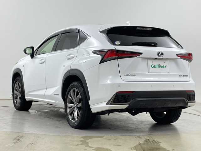 レクサス ＮＸ 300h Fスポーツ 道央・札幌 2018(平30)年 5.4万km ホワイトノーヴァガラスフレーク ・４WD／ハイブリッド/・レクサスセーフティシステム/・プリクラッシュセーフティ/・レーダークルーズコントロール/・ブラインドスポットモニター/・ムーンルーフ/純正OPエアロ/・純正ディスプレイ　ナビ/・DVD.CD.SD.Bluetooth.フルセグ/・パノラミックビューモニター/・バックカメラ /・パワーバックドア /・レーザーシート/シートヒーター/・ベンチレーション/ステアリングヒーター/・LEDライト/オートハイビーム/・パドルシフト/・スマートキーx２+カードキー/・ETC